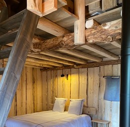 Grand lit double 160, Jules Verne - Les Cabanes du Lac de Pierre Percée