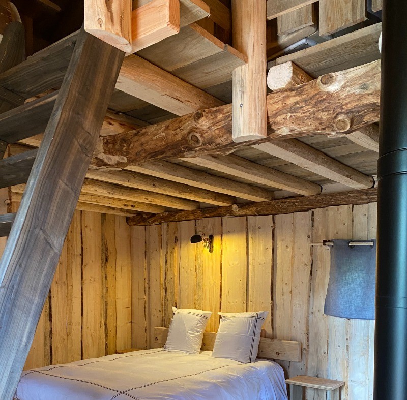 Grand lit double 160, Jules Verne - Les Cabanes du Lac de Pierre Percée