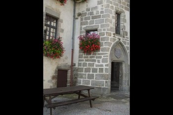 Château de Mérinchal - Appartement n° 60 - Venez vivre la vie de château dans un appartement du Château de la Mothe (XIIe siècle) en Creuse (limite Puy-de-Dôme)