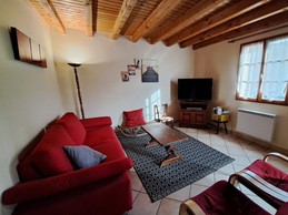 Salon télé sous un autre angle.