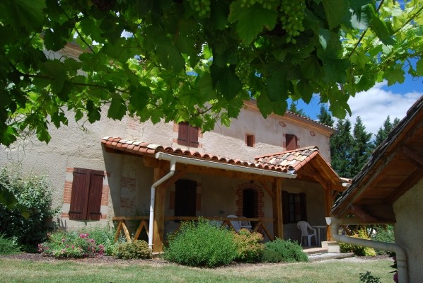 Terrasse et coin repas extérieur  - Cadalen - Tarn