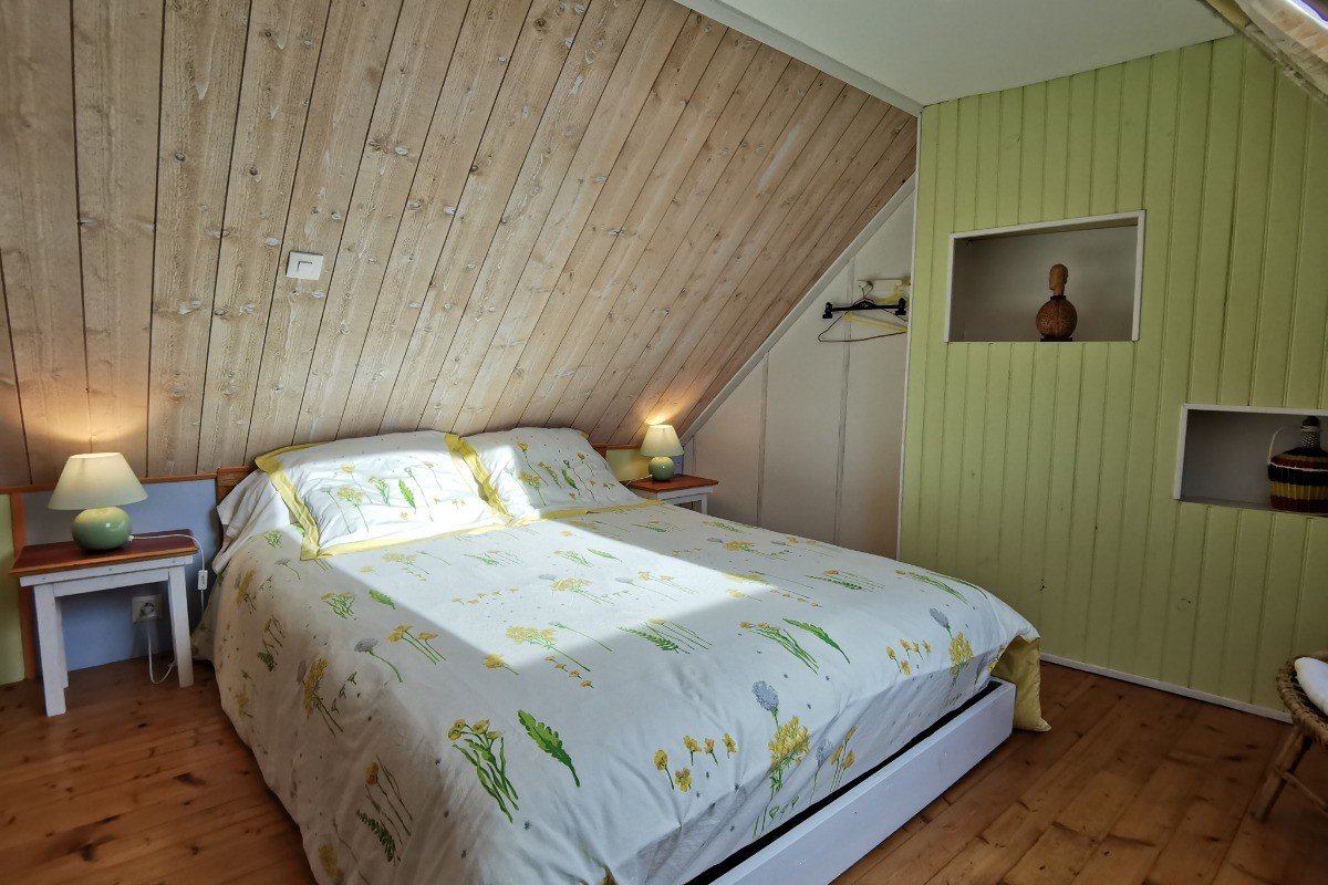Lit 140, avec draps fournis, lit fait à l'arrivée