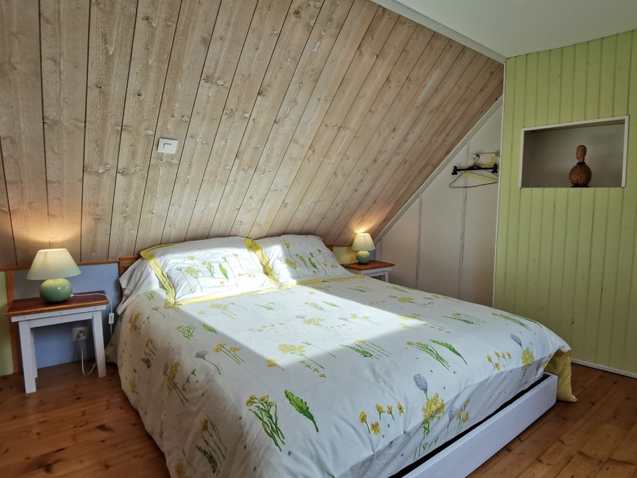 Lit 140, avec draps fournis, lit fait à l'arrivée