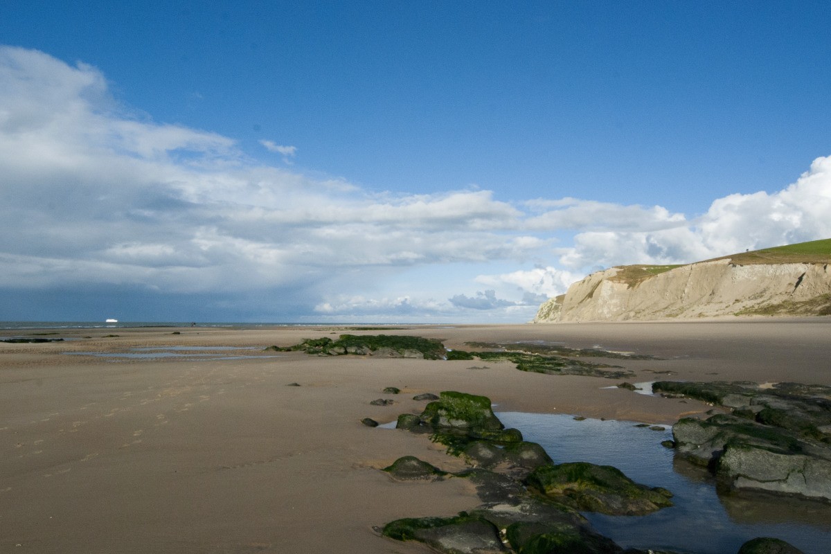 La plage de Strouanne et le cap Blanc Nez.