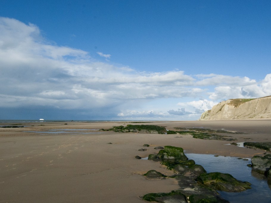 La plage de Strouanne et le cap Blanc Nez.