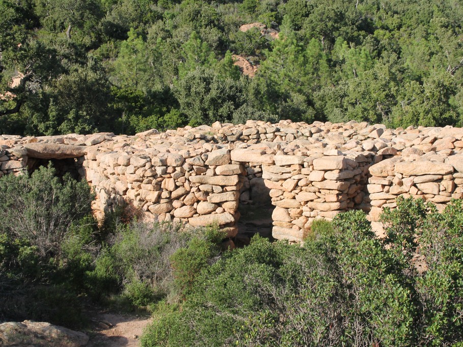 Les alentours: Le site mégalithique d'Araghju