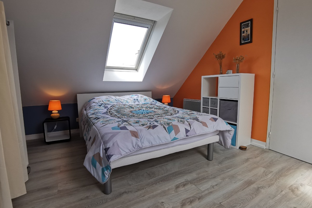 Etage: Chambre 2 avec lit 140