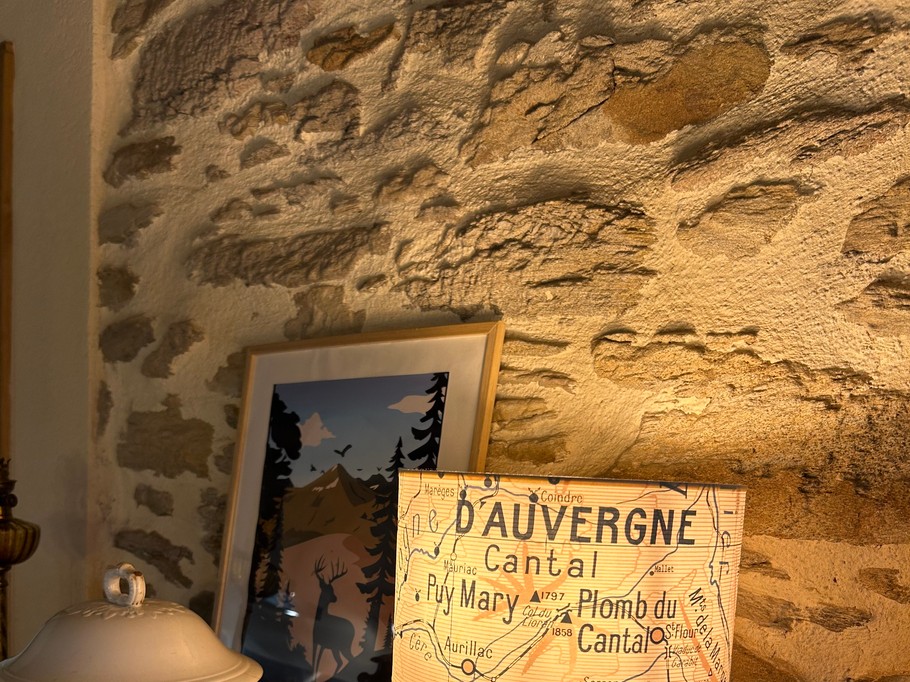 Décoration soignée et chaleureuse pour ce gite de groupe