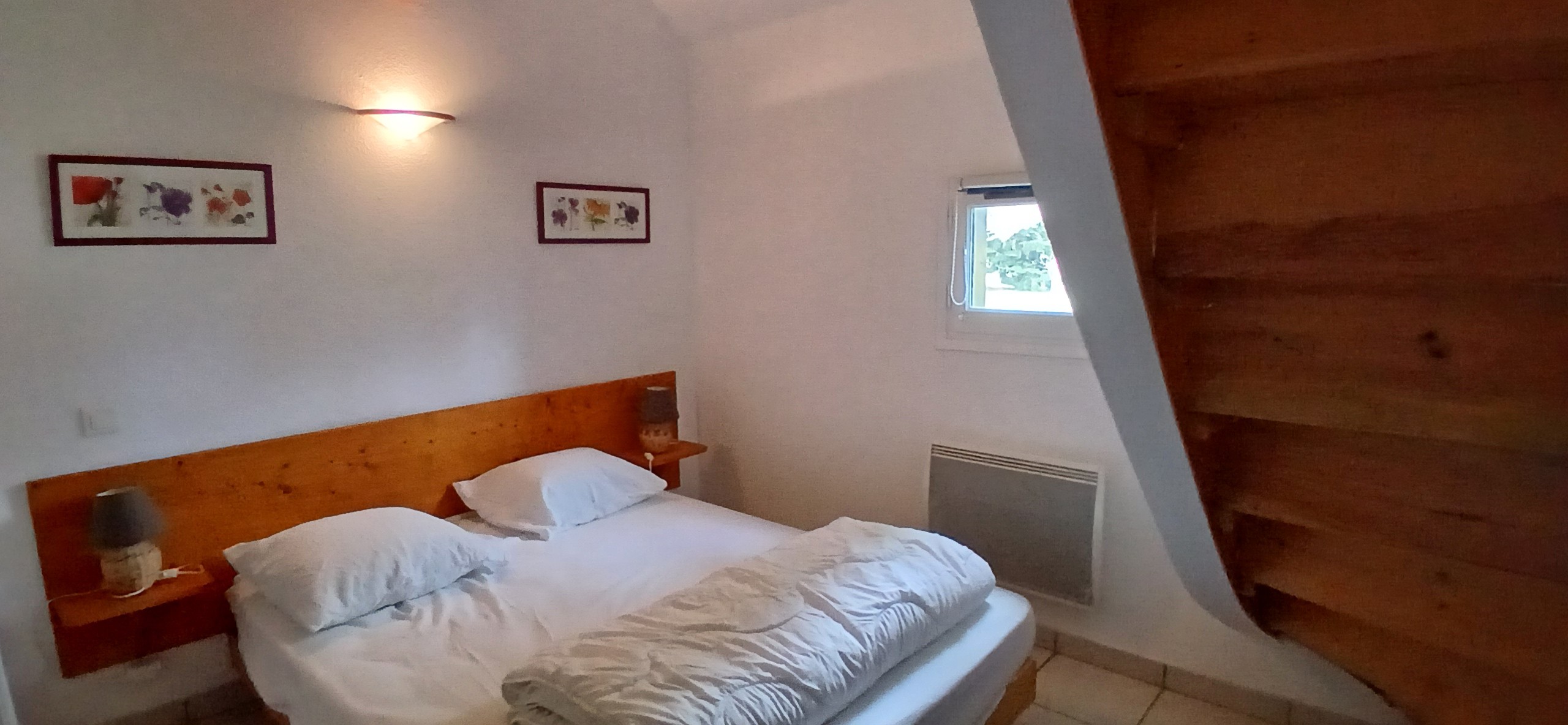 Etang de Farges, Saint Germain près Herment, Chalet Bleu - Chambre avec armoire