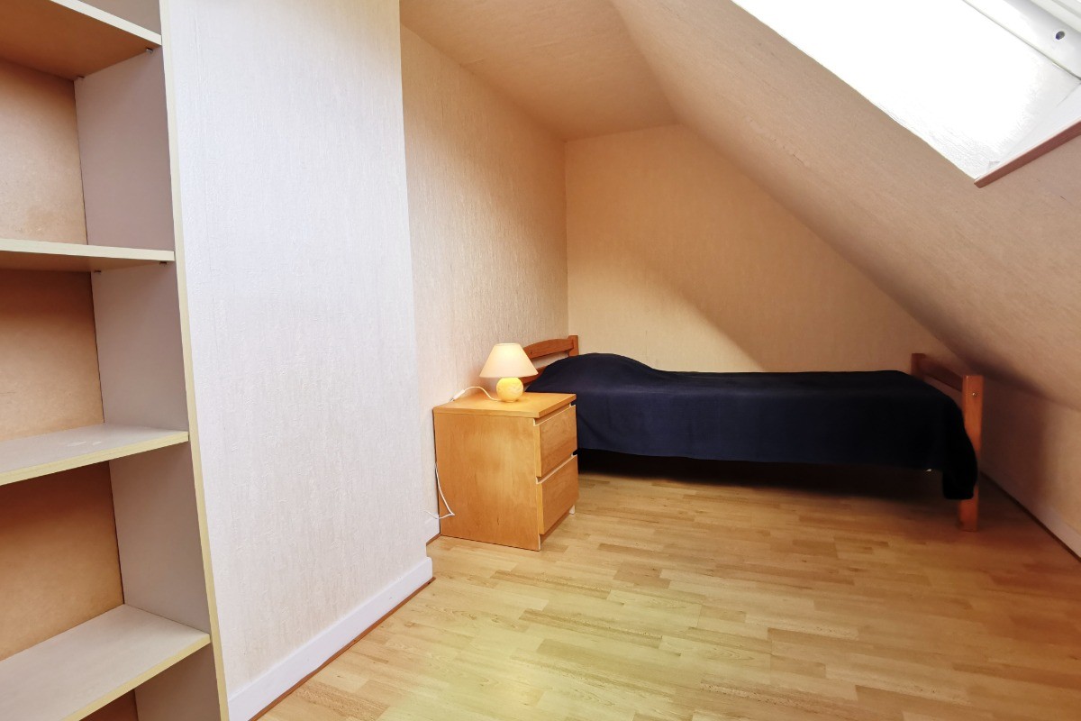 Etage: Chambre 3 avec lit 90