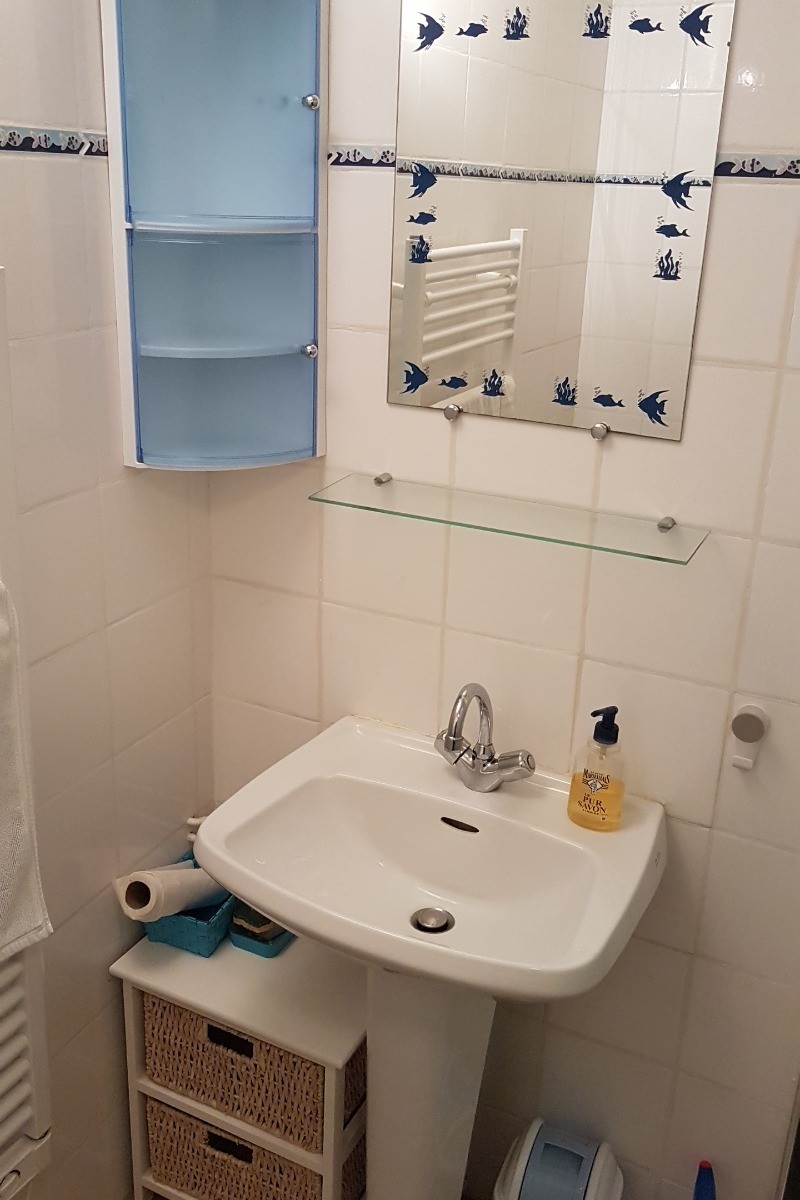 Dans la salle d'eau-WC au rez de chaussée