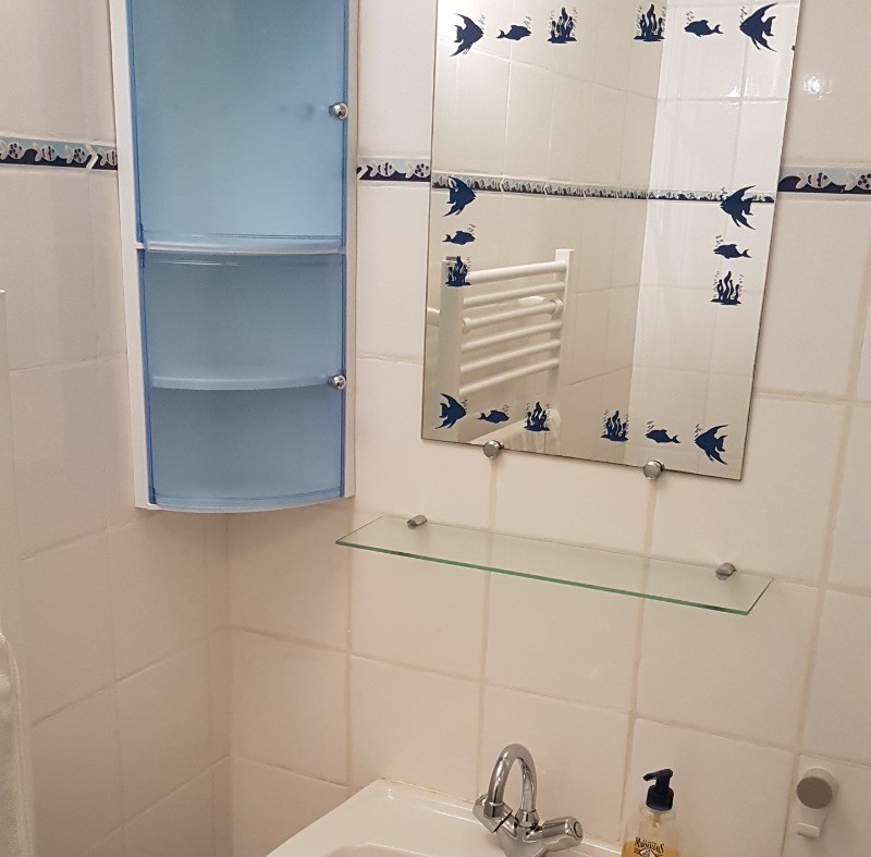 Dans la salle d'eau-WC au rez de chaussée