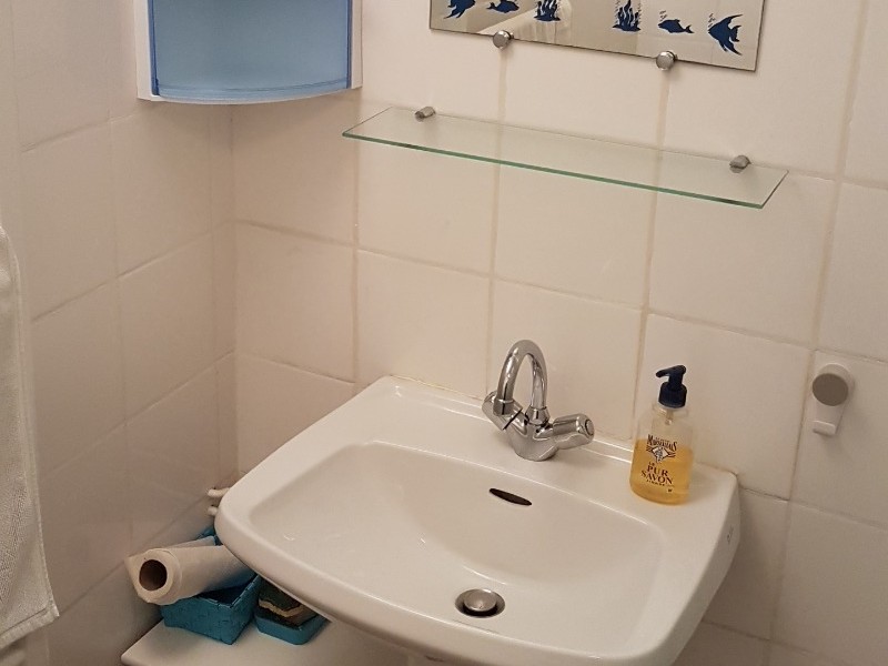 Dans la salle d'eau-WC au rez de chaussée