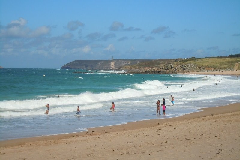 grande plage à 100 m à pied du logement