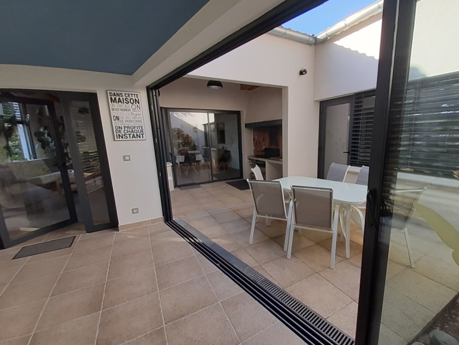 Patio vu de l'entrée