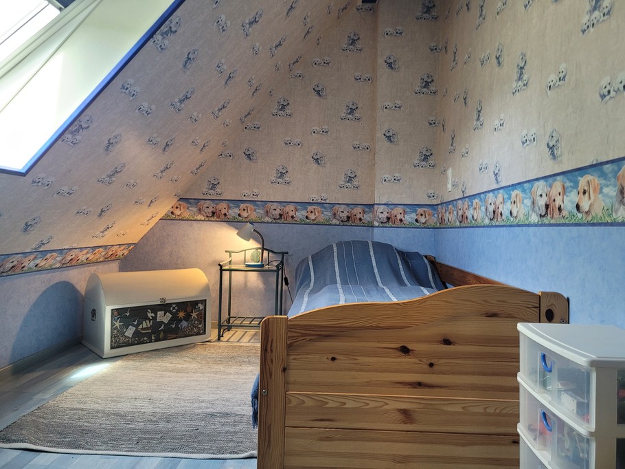 Location de vacances Paimpol, Clévacances, seconde chambre lit simple sous toit avec espace bureau