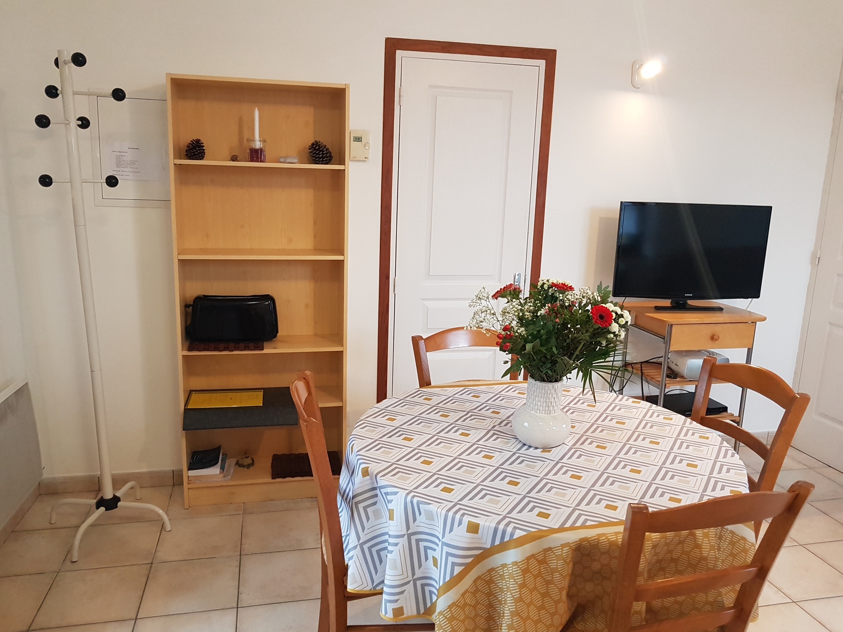 Ground floor living room with kitchen, lounge and living room