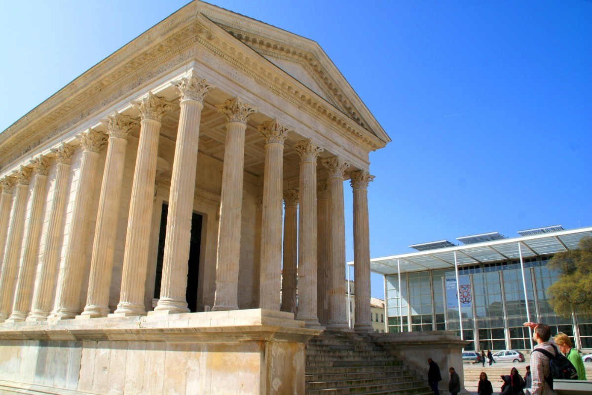 A visiter : La Maison Carrée et le Carré d'Art à Nîmes