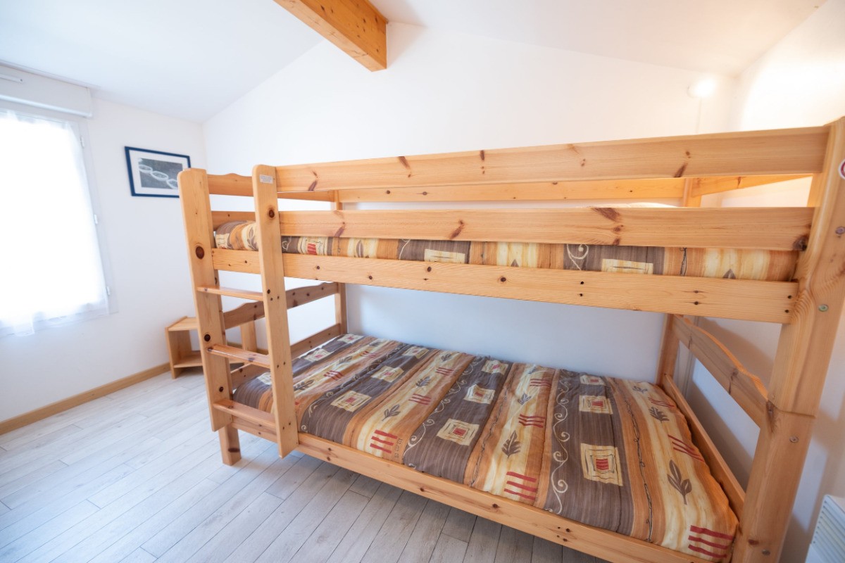 PETITE CHAMBRE à l'étage, LES TREMIERES à Bourcefranc le Chapus en Charente maritime