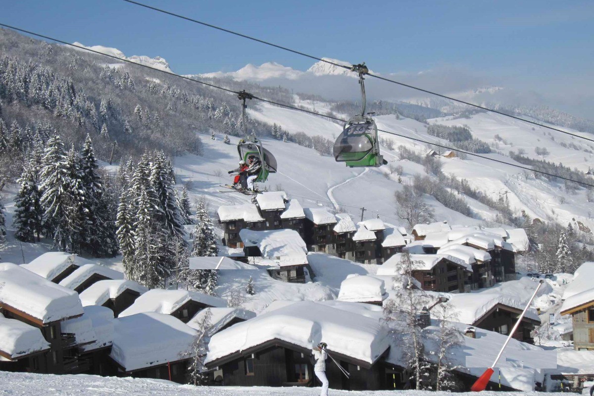 Vue des balcons séjour et chambre, au dessus de la piste de PLANCHAMP