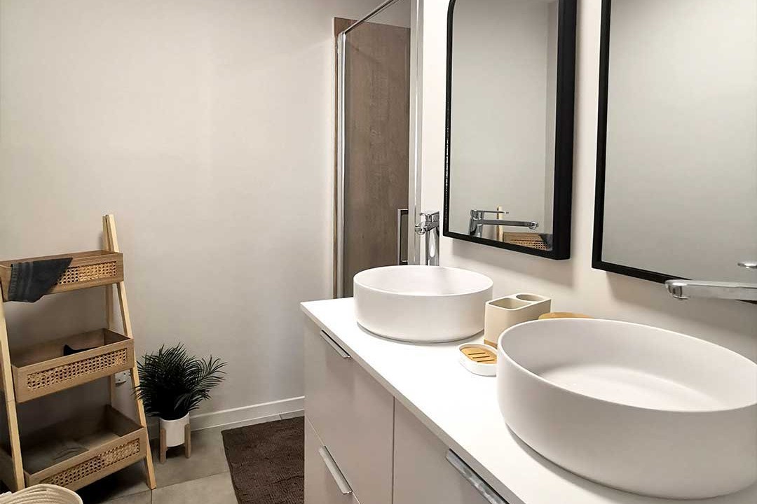 Salle de Bains / Douche + Double Vasque