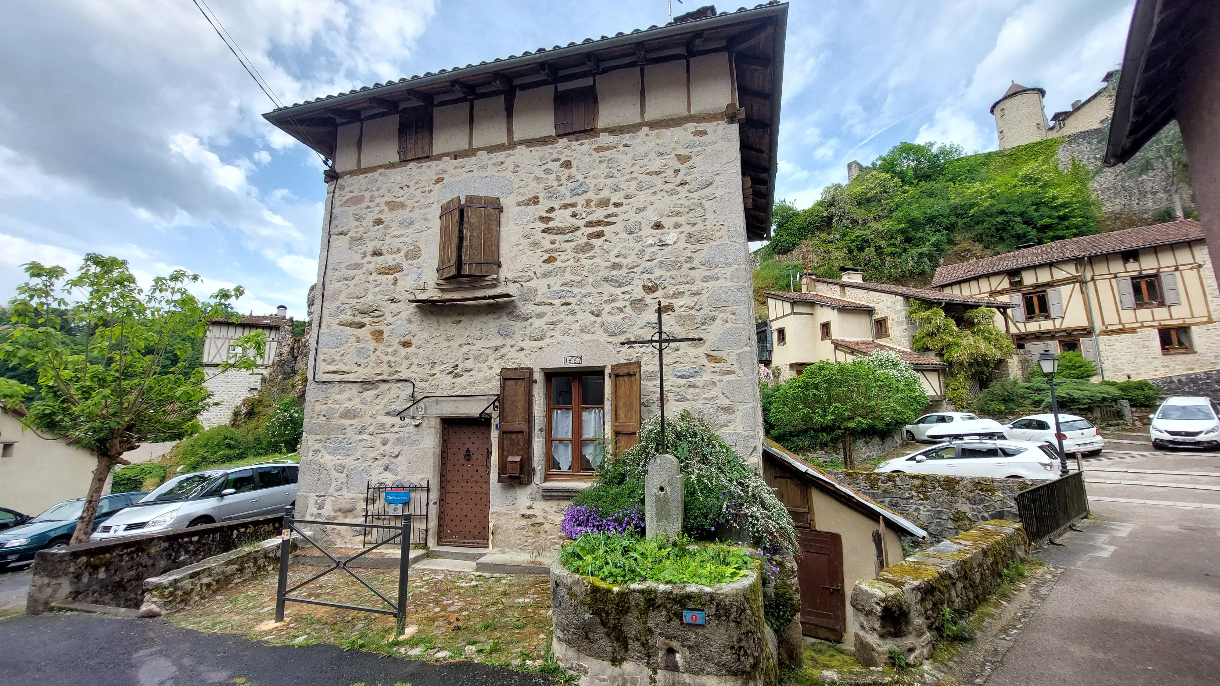 La façade en pierre de la maison
