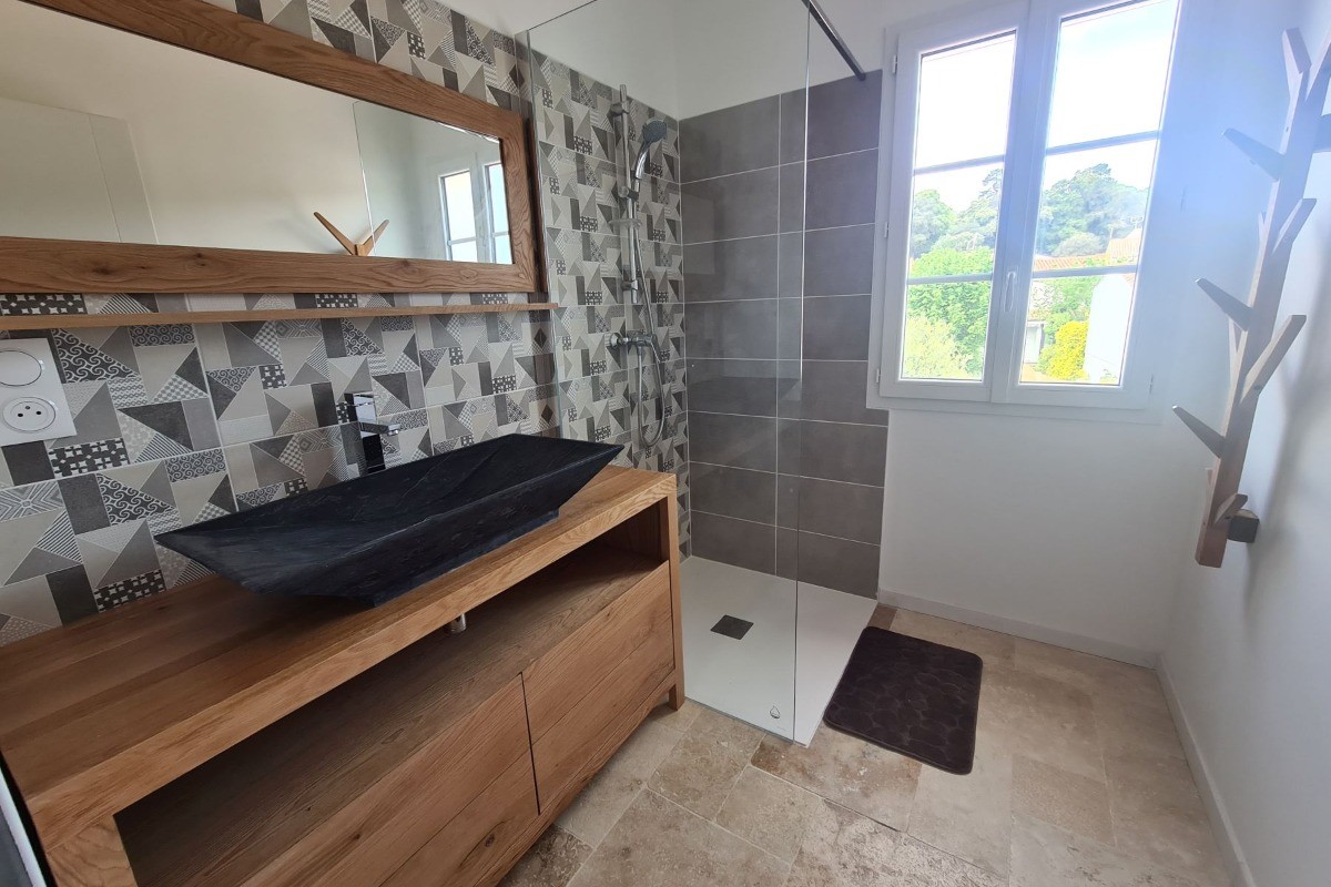 "La Clairière" avec un jardinet et un garage pour 6 personnes, à St Trojan Les Bains, sur l'ile d'Oléron, en Charente maritime.