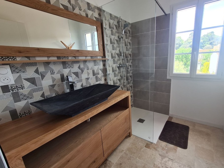 "La Clairière" avec un jardinet et un garage pour 6 personnes, à St Trojan Les Bains, sur l'ile d'Oléron, en Charente maritime.