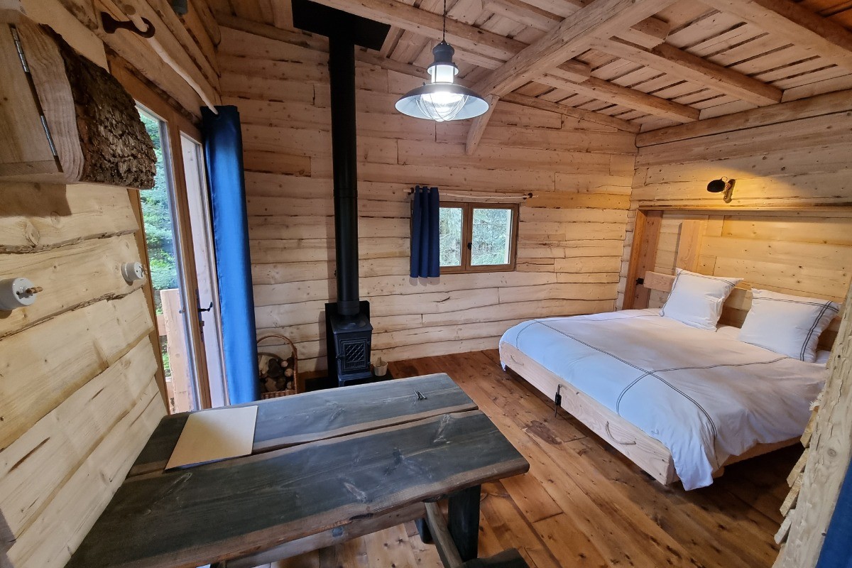 Cabane Galilée, pièce de vie - Les Cabanes du Lac de Pierre Percée