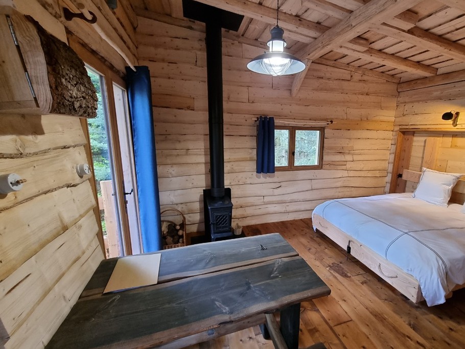 Cabane Galilée, pièce de vie - Les Cabanes du Lac de Pierre Percée