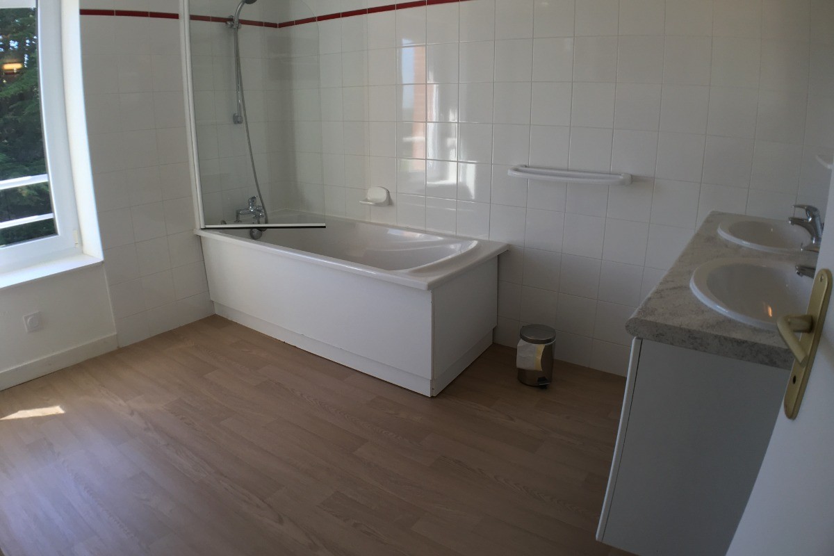Résidence de la Carquois gîte n°13 Salle de bains 1er étage