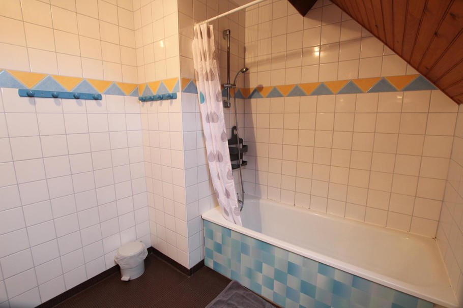 Salle de bains de l'étage