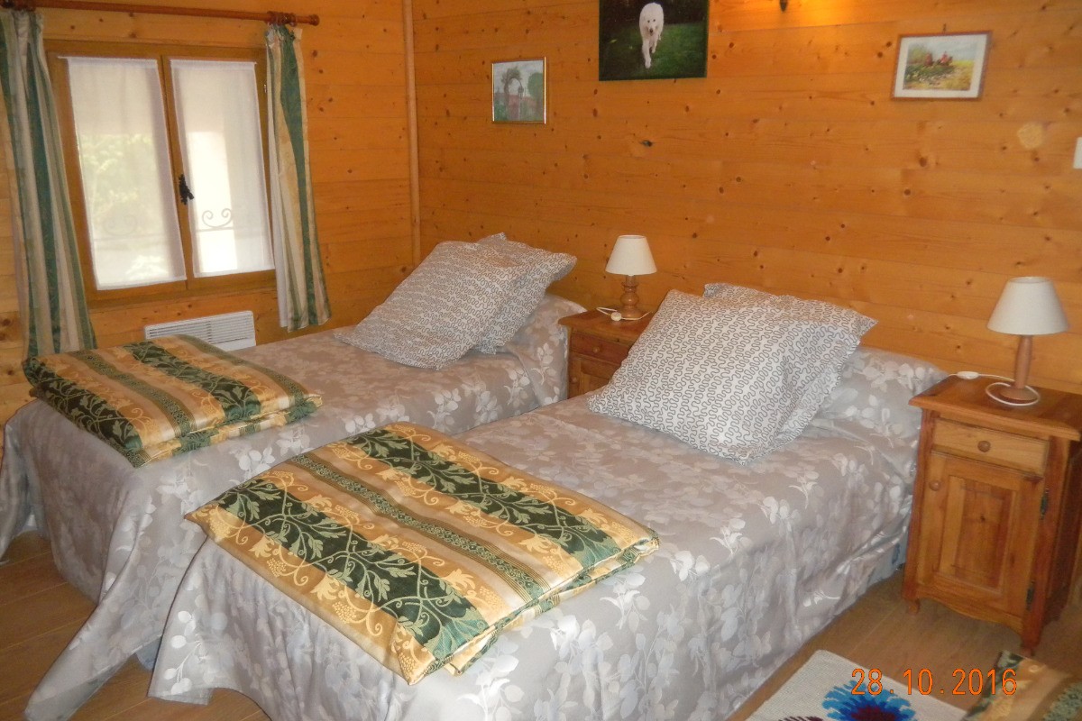 chambre dite pour les enfants bien retirée de celle des parents pour être tranquilles