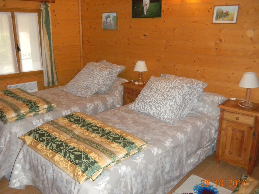 chambre dite pour les enfants bien retirée de celle des parents pour être tranquilles