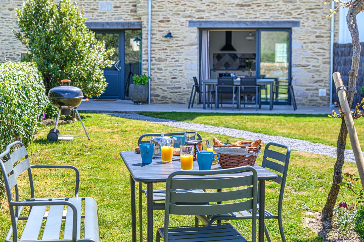 Petit déjeuner au jardin ?