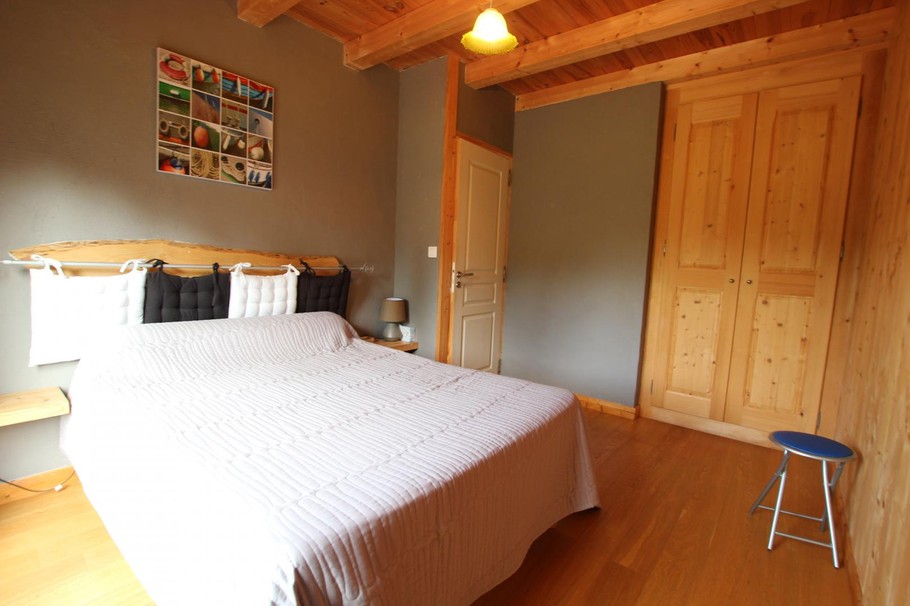chambre 1    grand lit    140x90