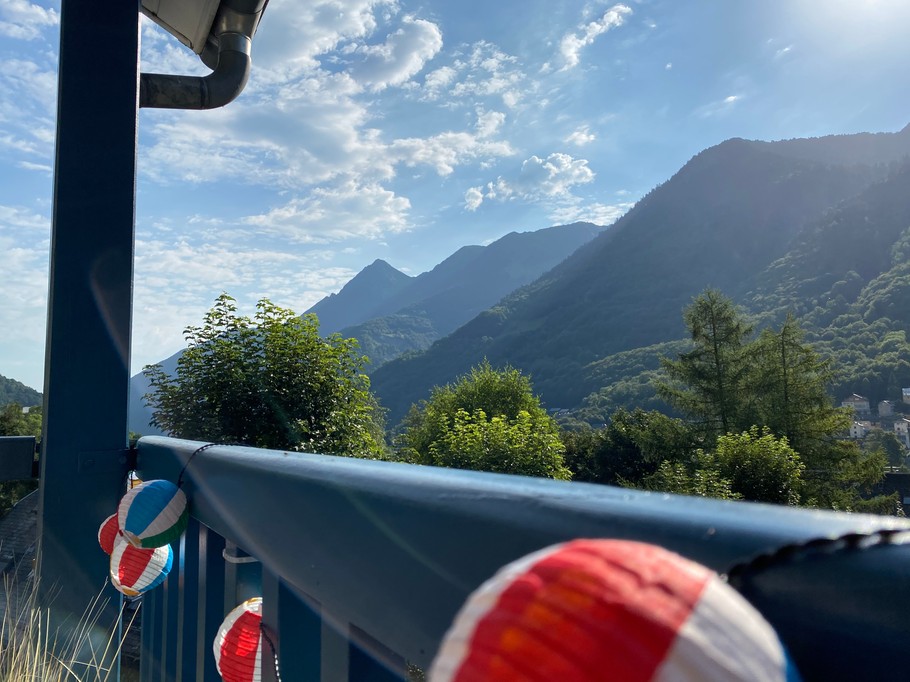 Vue de la gauche de la terrasse couverte