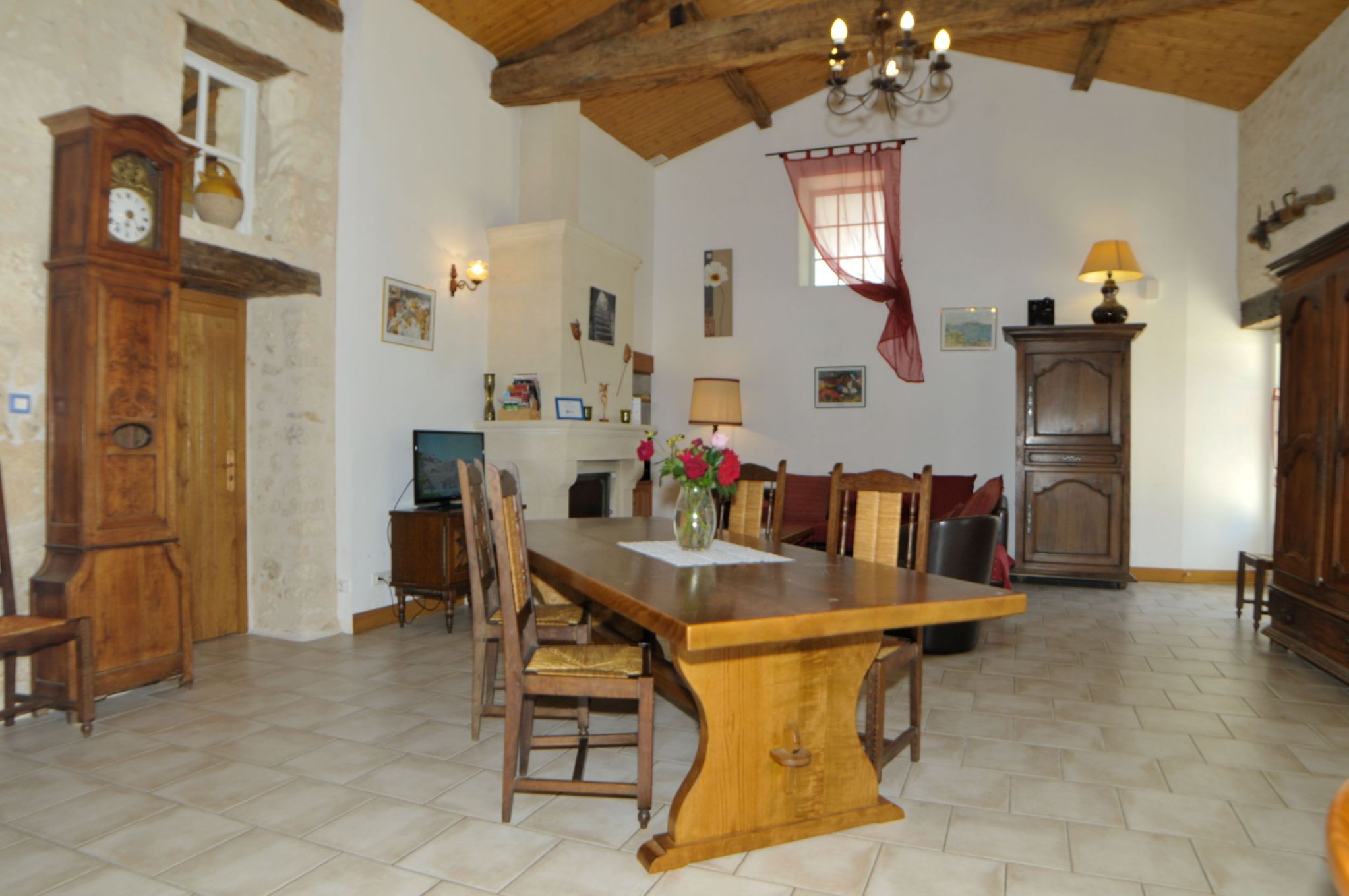 Gite La Grange Chez Bariot pour 10 personnes avec piscine et jacuzzi intérieur en Charente