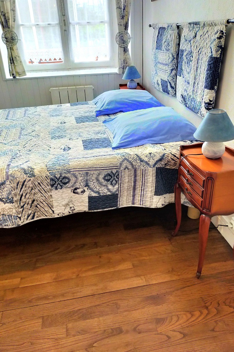 Chambre pour 2 personnes (lit queen size 160 x 200 cm)
Crédits photo : Le Petit Chatelet