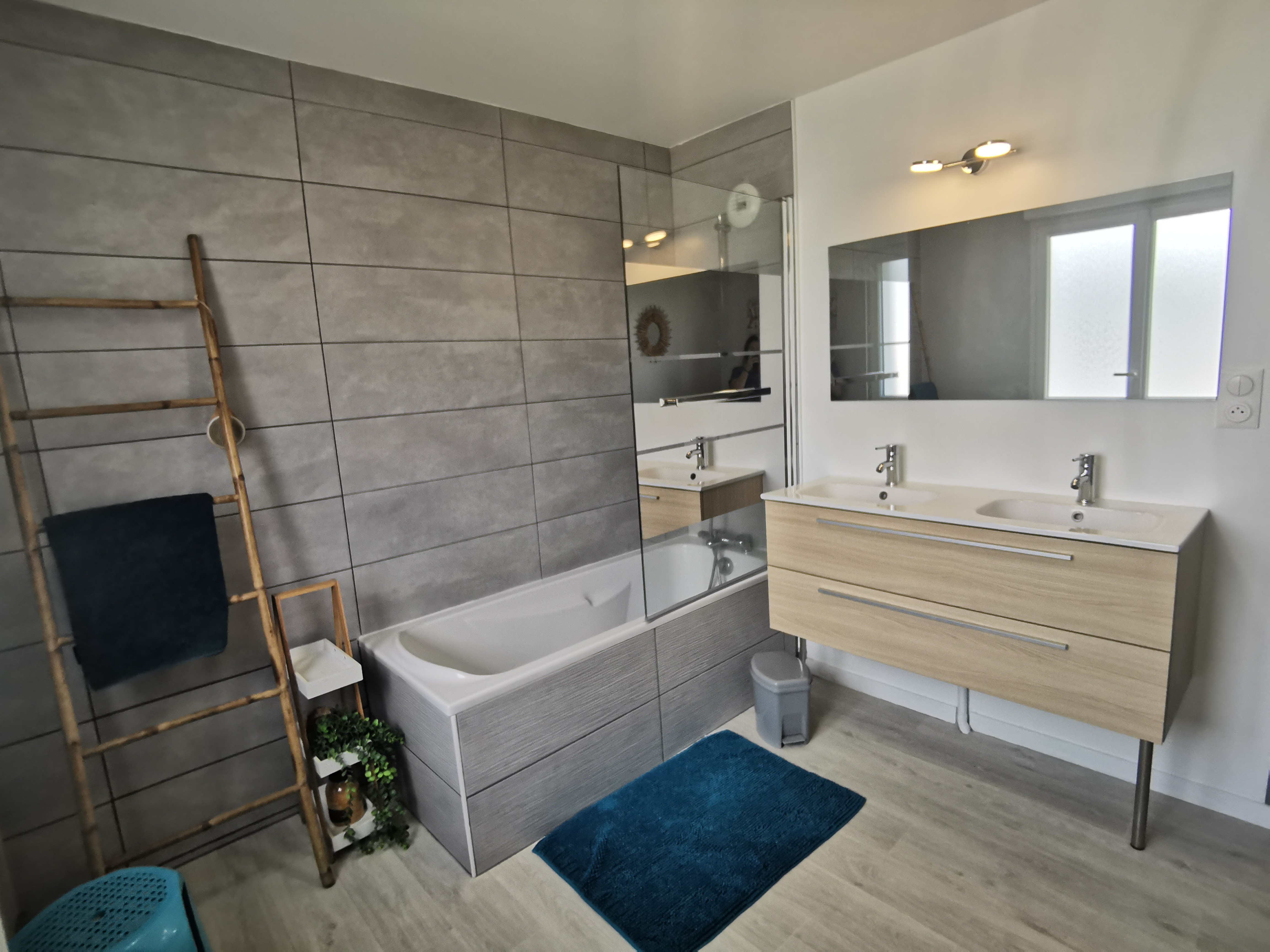 Floor: bathroom