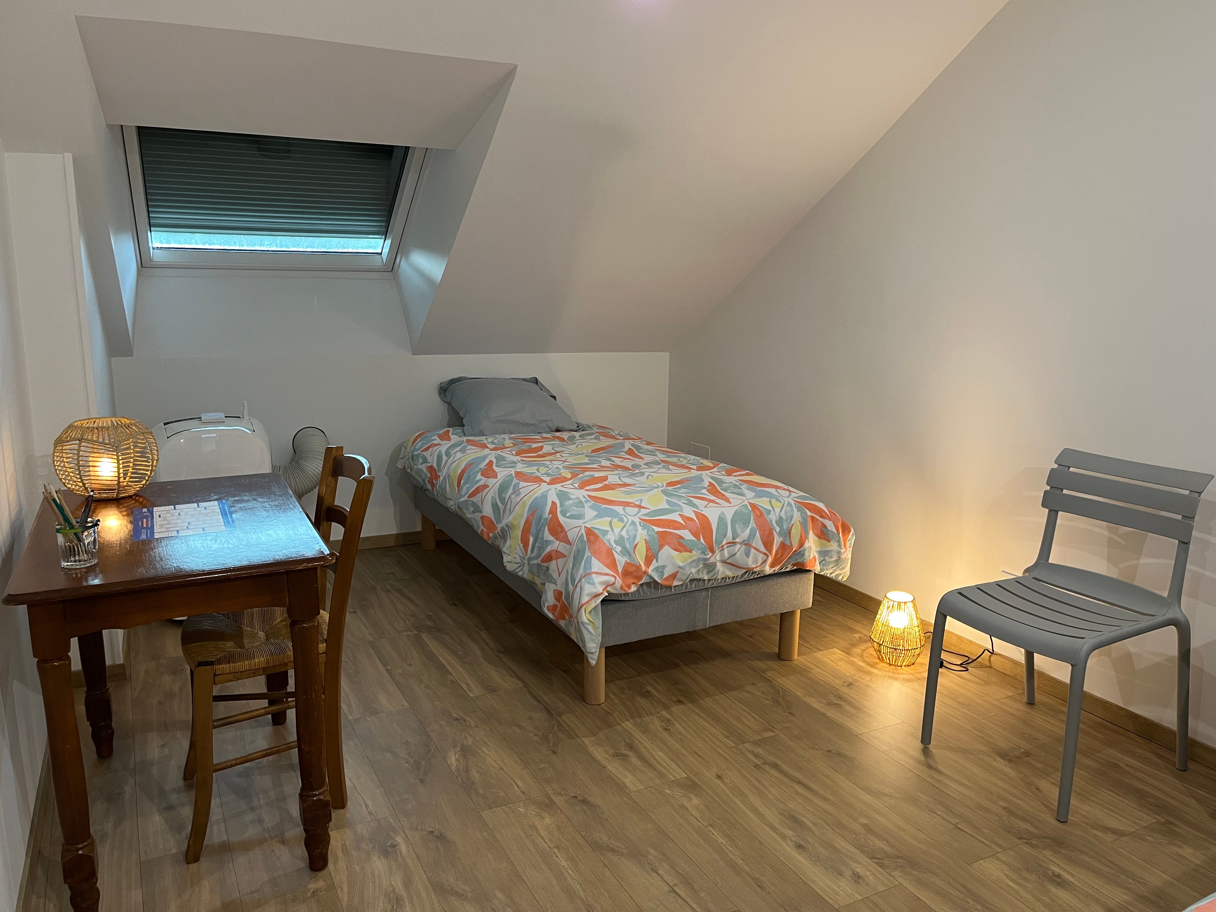 Chambre et son bureau