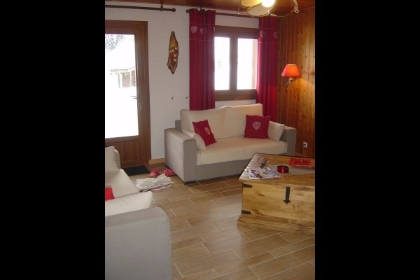 Salon avec accès sur terrasse sud