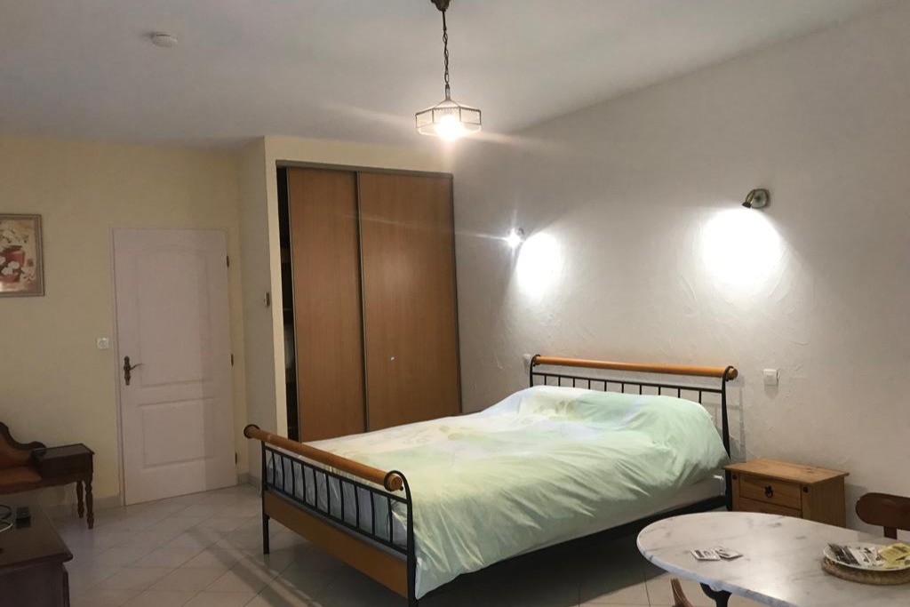 Chambre Pommier à L'Essartille à Dirac en Charente