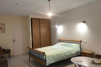 Chambre Pommier à L'Essartille à Dirac en Charente
