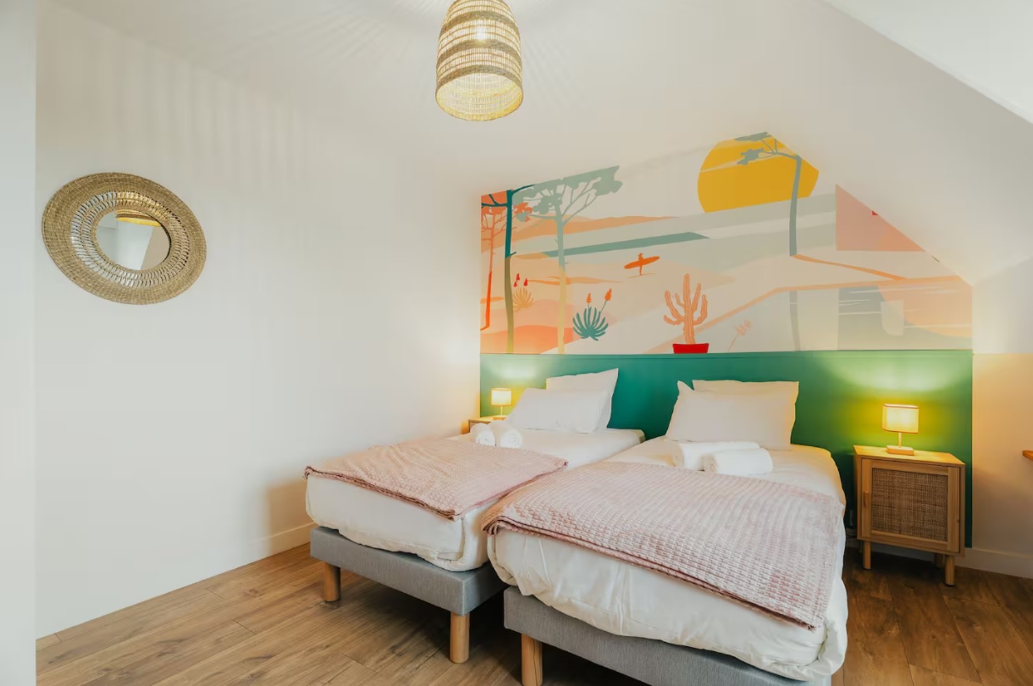 Chambre 5 pour 2 personnes au 2nd étage (avec 2 lits 90x200 cm ou 1 lit 180x200 cm)