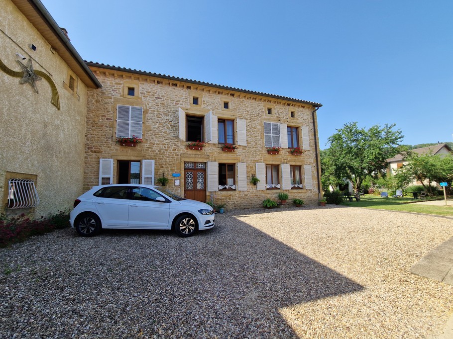 Cour fermée et sécurisée - Chambre d'hôtes l'An 12