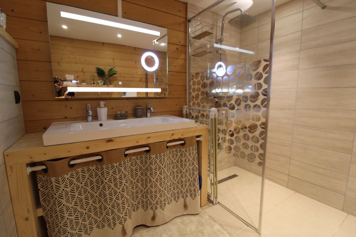 Salle d'eau avec WC - Chalet des Sources