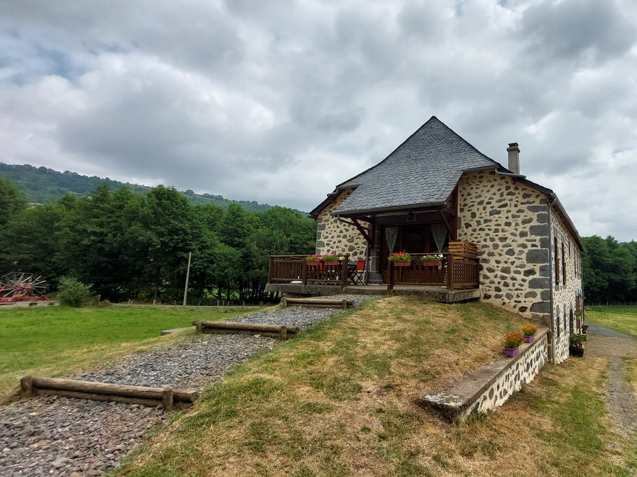 gite-laveissiere-vue-nature-parc-volcans