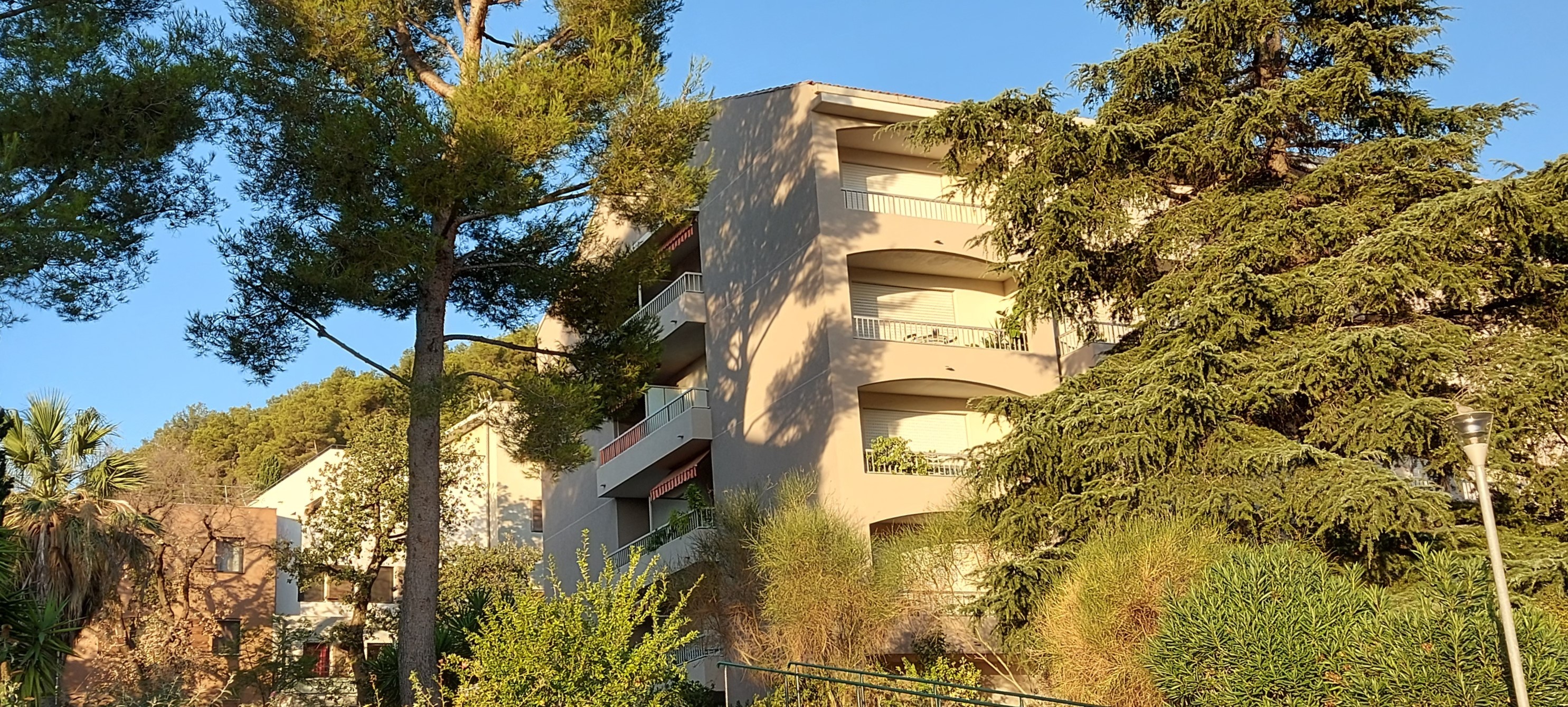 RESIDENCE ENTOUREE DE VERDURE