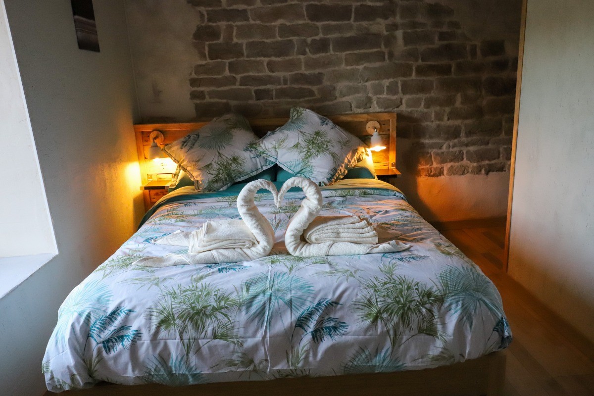 Chambre Doux Refuge 1 lit 140x190 - L'Hôtel Enfoncée Chambres et Table d'hôtes Le Val d'Ajol